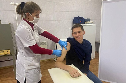Сотрудники ПДМ вакцинируются от гриппа на территории предприятия